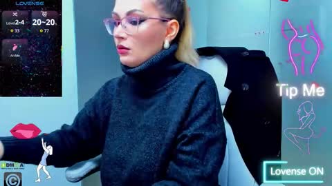 evelyne_rose online show from October 9, 2025, 5:05 am