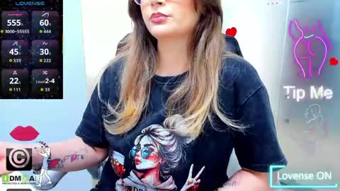 Snapshot of evelyne_rose chatting on May 11, 2026, 5:13 am evelyne_rose online show from May 11, 2026, 5:13 am