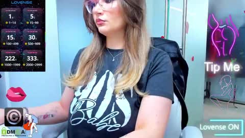 Snapshot of evelyne_rose chatting on May 24, 2026, 5:01 am evelyne_rose online show from May 24, 2026, 5:01 am