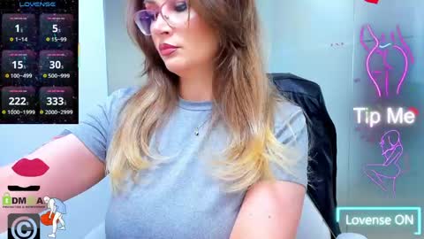 Snapshot of evelyne_rose chatting on May 31, 2026, 5:15 am evelyne_rose online show from May 31, 2026, 5:15 am