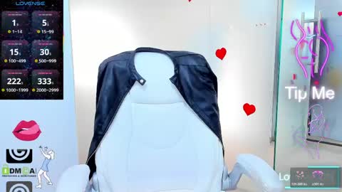 Snapshot of evelyne_rose chatting on June 6, 2026, 5:12 am evelyne_rose online show from June 6, 2026, 5:12 am