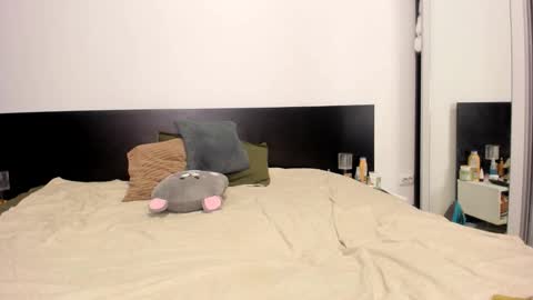 Evelyne online show from March 6, 2026, 10:50 pm