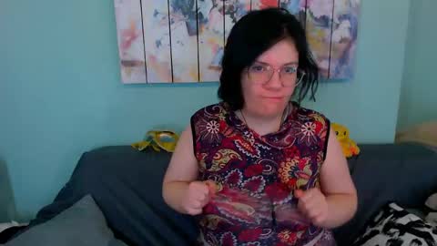 Snapshot of everly_rays chatting on May 16, 2026, 10:47 am Everly online show from May 16, 2026, 10:47 am