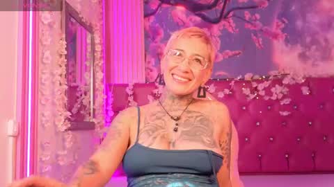 everlyn_sexx online show from February 25, 2026, 8:18 pm