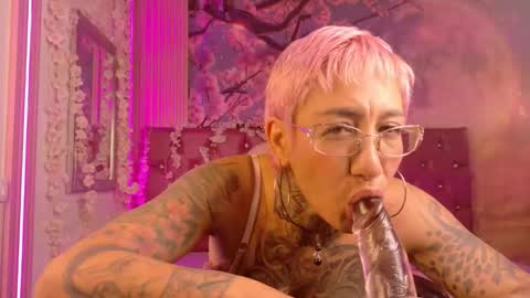 everlyn_sexx online show from March 6, 2026, 1:29 pm