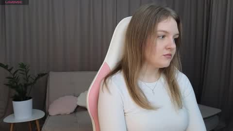 Evetta online show from November 10, 2025, 7:51 am