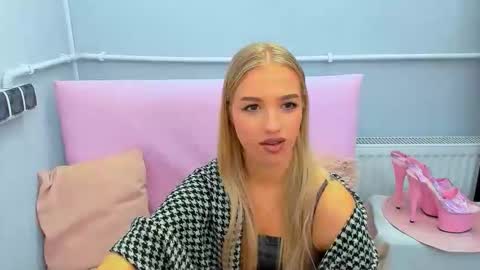 Snapshot of evettegold chatting on September 17, 2025, 3:24 pm Eve online show from September 17, 2025, 3:24 pm