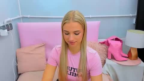 Snapshot of evettegold chatting on September 20, 2025, 3:02 pm Eve online show from September 20, 2025, 3:02 pm