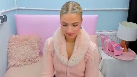 Snapshot of evettegold chatting on October 15, 2025, 3:45 pm Eve online show from October 15, 2025, 3:45 pm