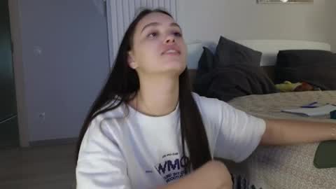 evi_woow online show from April 10, 2026, 11:31 pm