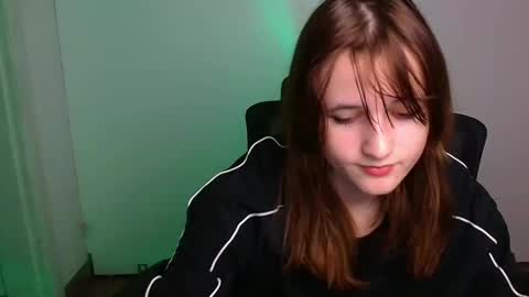 Evie online show from November 10, 2025, 12:04 pm