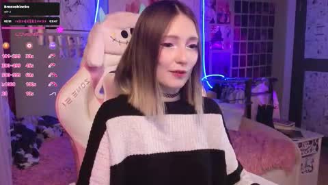 Evie online show from December 4, 2025, 8:28 pm