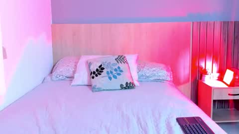 evilraven_ online show from November 29, 2025, 4:04 am