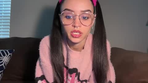 evusixx online show from October 31, 2025, 5:58 pm