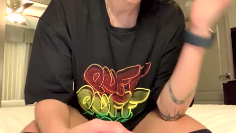 evusixx online show from December 1, 2025, 4:28 am