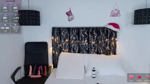 evvaa_moon online show from December 18, 2025, 12:22 pm