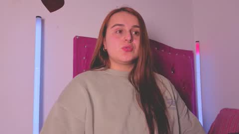 Snapshot of evy_orange1 chatting on October 21, 2025, 1:28 am EVY online show from October 21, 2025, 1:28 am