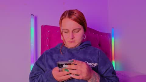 EVY online show from December 3, 2025, 12:29 am