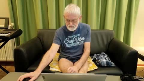 Naaktloper online show from January 5, 2026, 5:27 pm