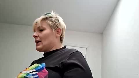 excitmama online show from March 1, 2026, 11:40 pm