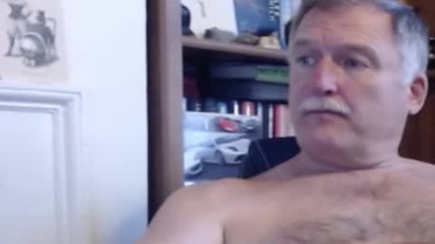 exhibpeacock123 online show from November 27, 2025, 12:29 pm