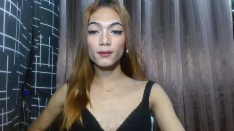 jenny  Laiza online show from October 9, 2025, 11:19 am