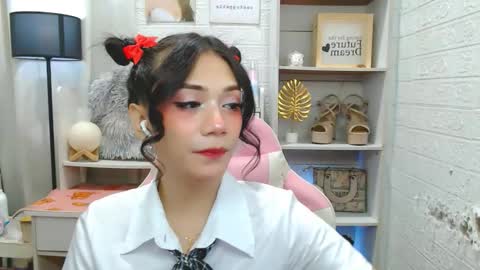 exotictssavie online show from November 16, 2025, 6:35 pm