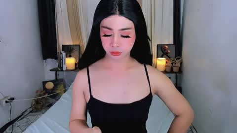 expensive_elise online show from June 10, 2026, 12:15 pm