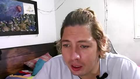 eyesgreenman online show from December 1, 2025, 3:17 pm