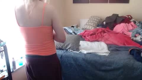 eyeswall0w online show from September 16, 2025, 1:01 pm