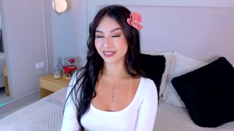 eymicooper online show from October 20, 2025, 7:25 pm