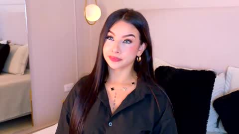 eymicooper online show from January 5, 2026, 6:55 pm