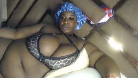 eyshaexotii online show from November 24, 2025, 2:44 am