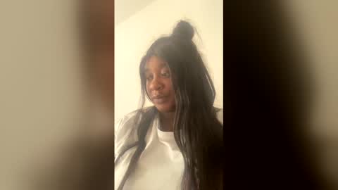 eyshaexotii online show from December 16, 2025, 7:08 pm