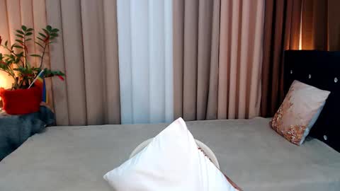 Snapshot of ezrahollywood chatting on December 8, 2024, 11:14 am UR SWEET EZRA online show from December 8, 2024, 11:14 am