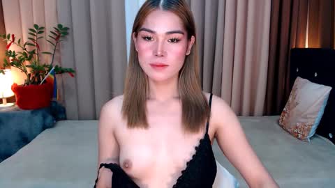 Snapshot of ezrahollywood chatting on December 9, 2024, 6:12 am UR SWEET EZRA online show from December 9, 2024, 6:12 am