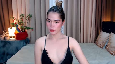 Snapshot of ezrahollywood chatting on December 26, 2024, 5:15 am UR SWEET EZRA online show from December 26, 2024, 5:15 am