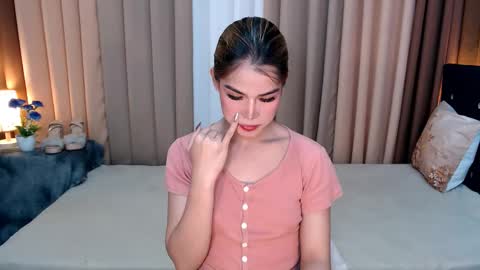 Snapshot of ezrahollywood chatting on January 7, 2025, 11:37 am UR SWEET EZRA online show from January 7, 2025, 11:37 am