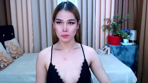 Snapshot of ezrahollywood chatting on January 17, 2025, 8:11 pm UR SWEET EZRA online show from January 17, 2025, 8:11 pm