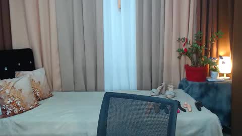 Snapshot of ezrahollywood chatting on February 2, 2025, 5:42 am UR SWEET EZRA online show from February 2, 2025, 5:42 am