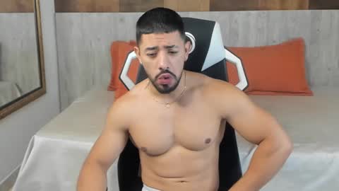 Ezzio Scolaro online show from September 18, 2025, 3:47 pm