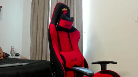 Ezzio Scolaro online show from October 7, 2025, 1:41 pm