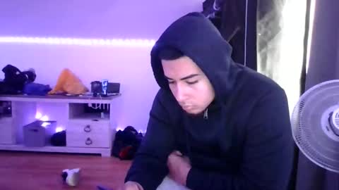 Snapshot of ezzteban935 chatting on April 11, 2026, 6:01 pm ezzteban935 online show from April 11, 2026, 6:01 pm