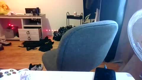 Snapshot of ezzteban935 chatting on April 14, 2026, 7:31 pm ezzteban935 online show from April 14, 2026, 7:31 pm