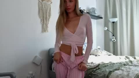  if you dont have fansly account yet use this link to registration    online show from April 20, 2026, 1:36 pm