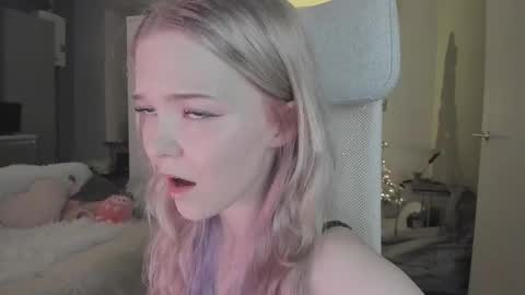 Snapshot of fairy_casey chatting on February 14, 2025, 8:05 pm fairy_casey online show from February 14, 2025, 8:05 pm