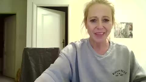 Fairy NightMary online show from November 18, 2025, 2:54 pm