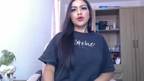 Snapshot of fairylatin chatting on December 16, 2024, 1:43 pm fairylatin online show from December 16, 2024, 1:43 pm