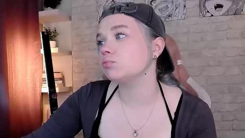 Bella online show from October 10, 2025, 1:54 pm