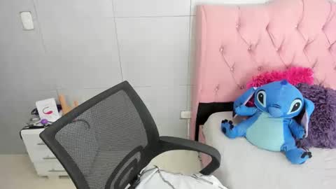 FANNY online show from December 18, 2025, 4:07 am